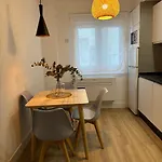 Victrix Homes Apartman *
